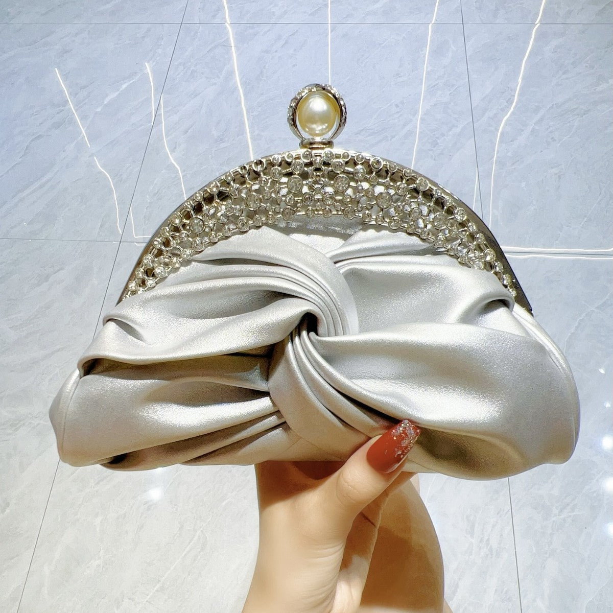 Mini pochette de soirée pour femme – Chic et élégante, ornée de diamants scintillants